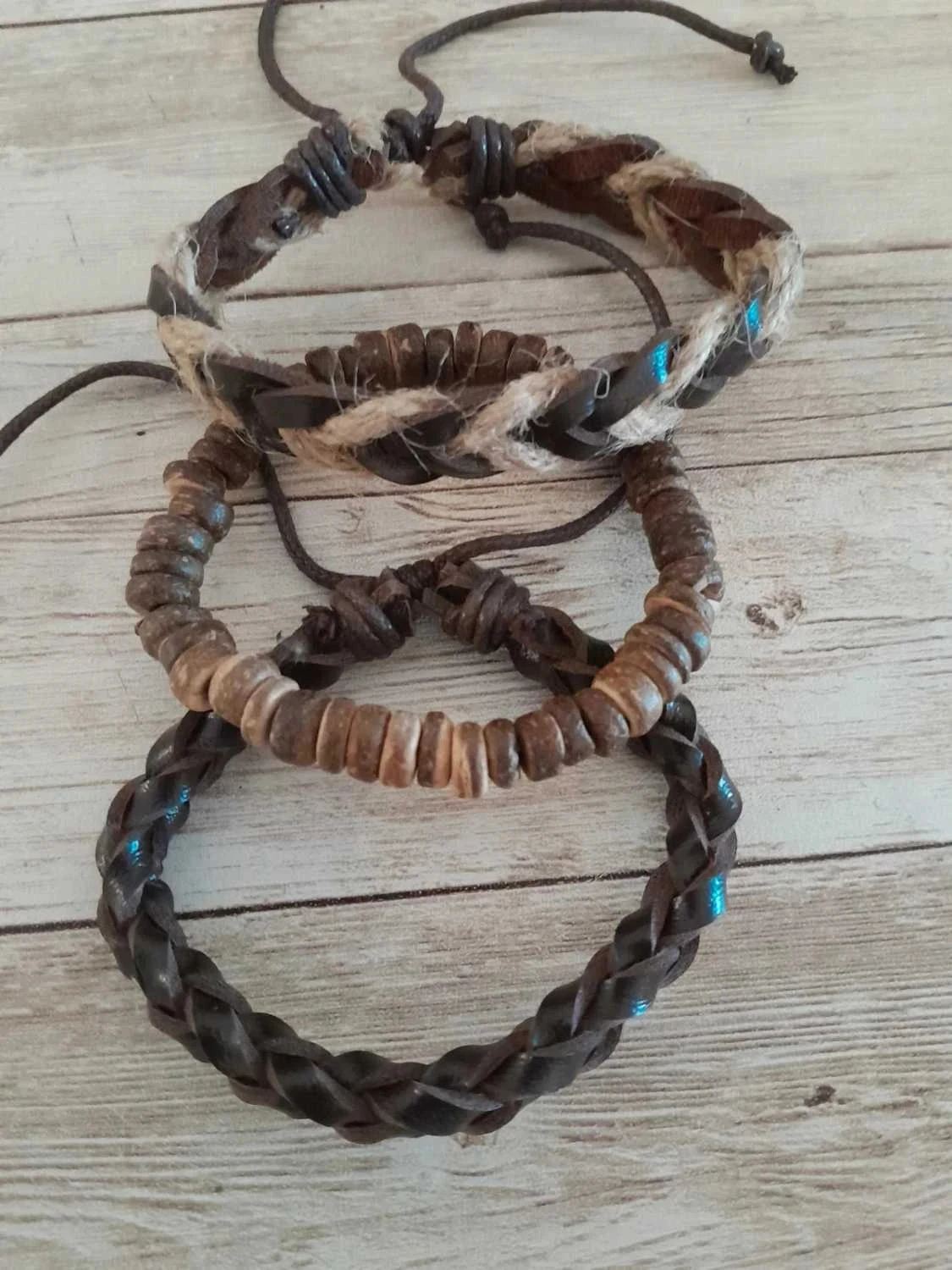 Lot de 3 bracelets dont 2 réglables, noir, marron, beige